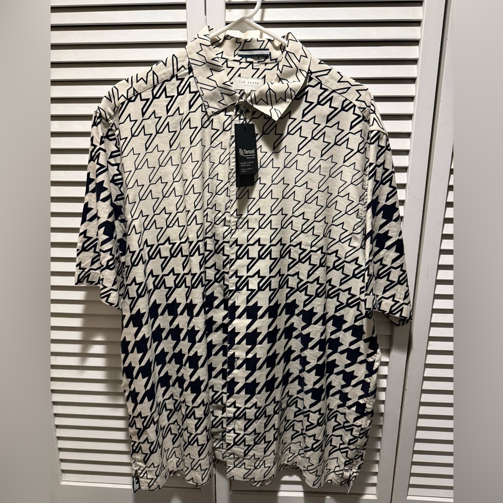 Ted Baker London Black and White Houndstooth Short Sleeve Button-Down Shirt